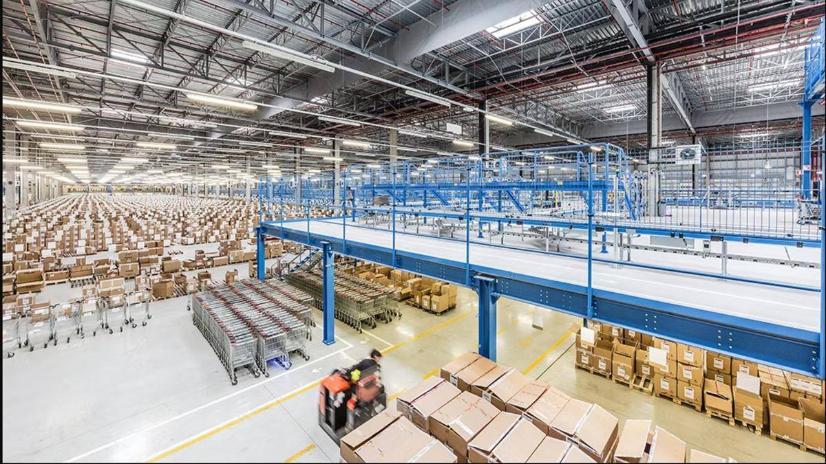 Trung tâm logistics của Inditex – nền tảng giúp Zara duy trì tốc độ thiết kế, sản xuất và phân phối hàng đầu ngành thời trang.