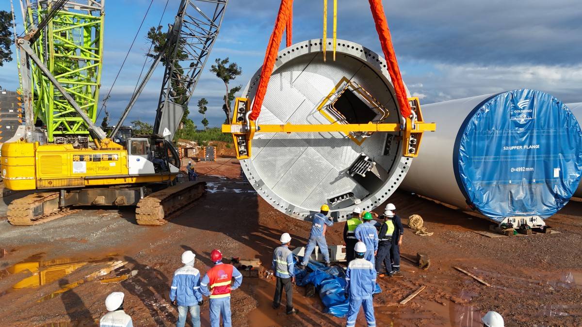 Các kỹ sư đã vượt nắng, thắng mưa để tạo nên kỳ tích Savan 1 (Ảnh: T&T Group)