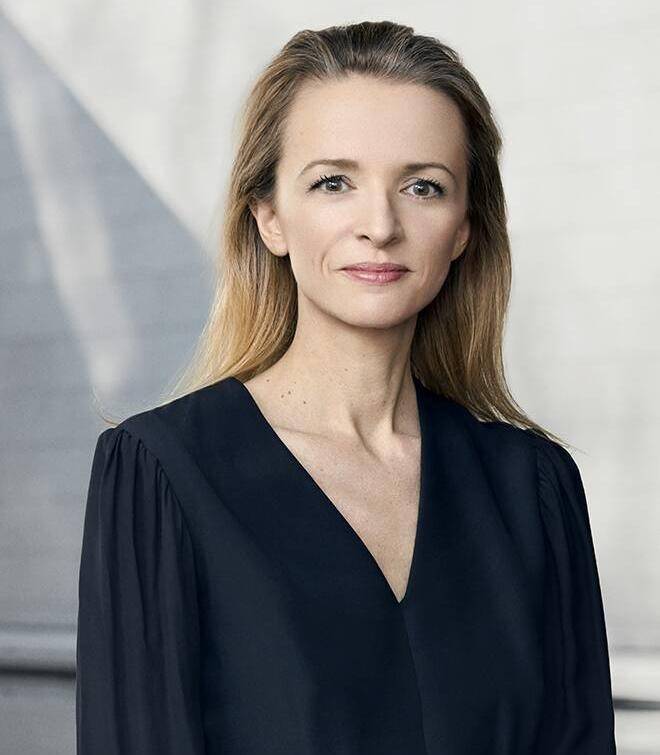 Delphine Arnault – Chủ tịch kiêm CEO Christian Dior Couture và là con gái cả của Chủ tịch LVMH Bernard Arnault.