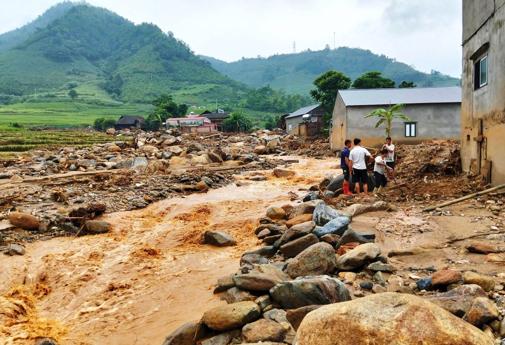 Hỏa tốc: Lào Cai chỉ đạo khẩn ứng phó mưa lớn, lũ quét và sạt lở đất