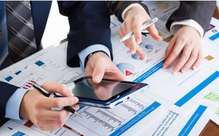  Đối với quy định về trình tự, thủ tục cấp và cấp lại Giấy chứng nhận đủ điều kiện kinh doanh dịch vụ thẩm định giá, VCCI đánh giá cao việc Dự thảo rút ngắn thời gian giải quyết thủ tục cấp mới từ 15 ngày làm việc xuống còn 10 ngày làm việc.