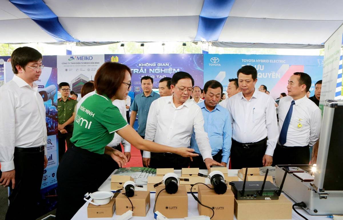 Phó Thủ tướng Hồ Quốc Dũng: Phú Thọ phải vươn lên thành trung tâm công nghệ và đổi mới