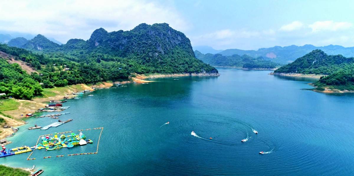 Phú Thọ tăng cường quản lý hoạt động sản xuất, kinh doanh trên lòng hồ Hòa Bình