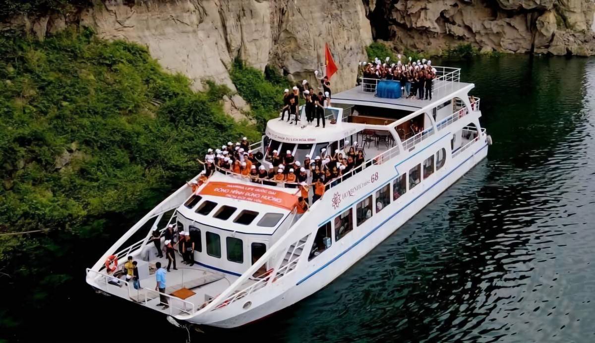 Phú Thọ tăng cường quản lý hoạt động sản xuất, kinh doanh trên lòng hồ Hòa Bình
