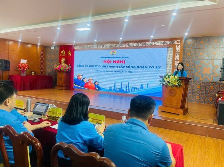 guyễn Thị Bích Nhiệm, Chủ tịch Liên đoàn Lao động tỉnh Lào Cai phát biểu chỉ đạo tại Hội nghị công bố quyết định thành lập công đoàn cơ sở.
