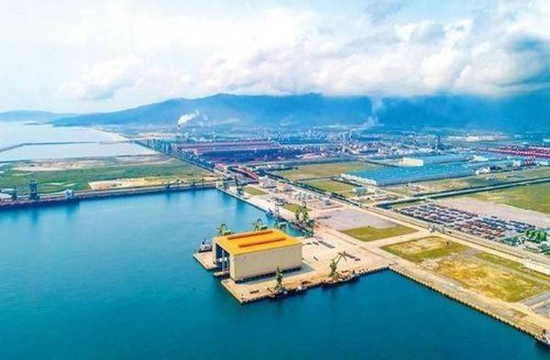 Khu kinh tế Vũng Áng được phát triển theo mô hình khu kinh tế ven biển tổng hợp, đa ngành, đa chức năng; lấy công nghiệp, cảng biển và dịch vụ logistics làm động lực phát triển.