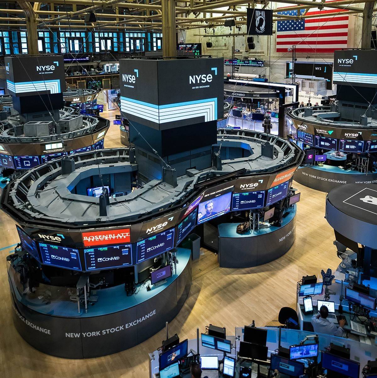 Dow Jones lập đỉnh mới, cổ phiếu công nghệ phân hóa