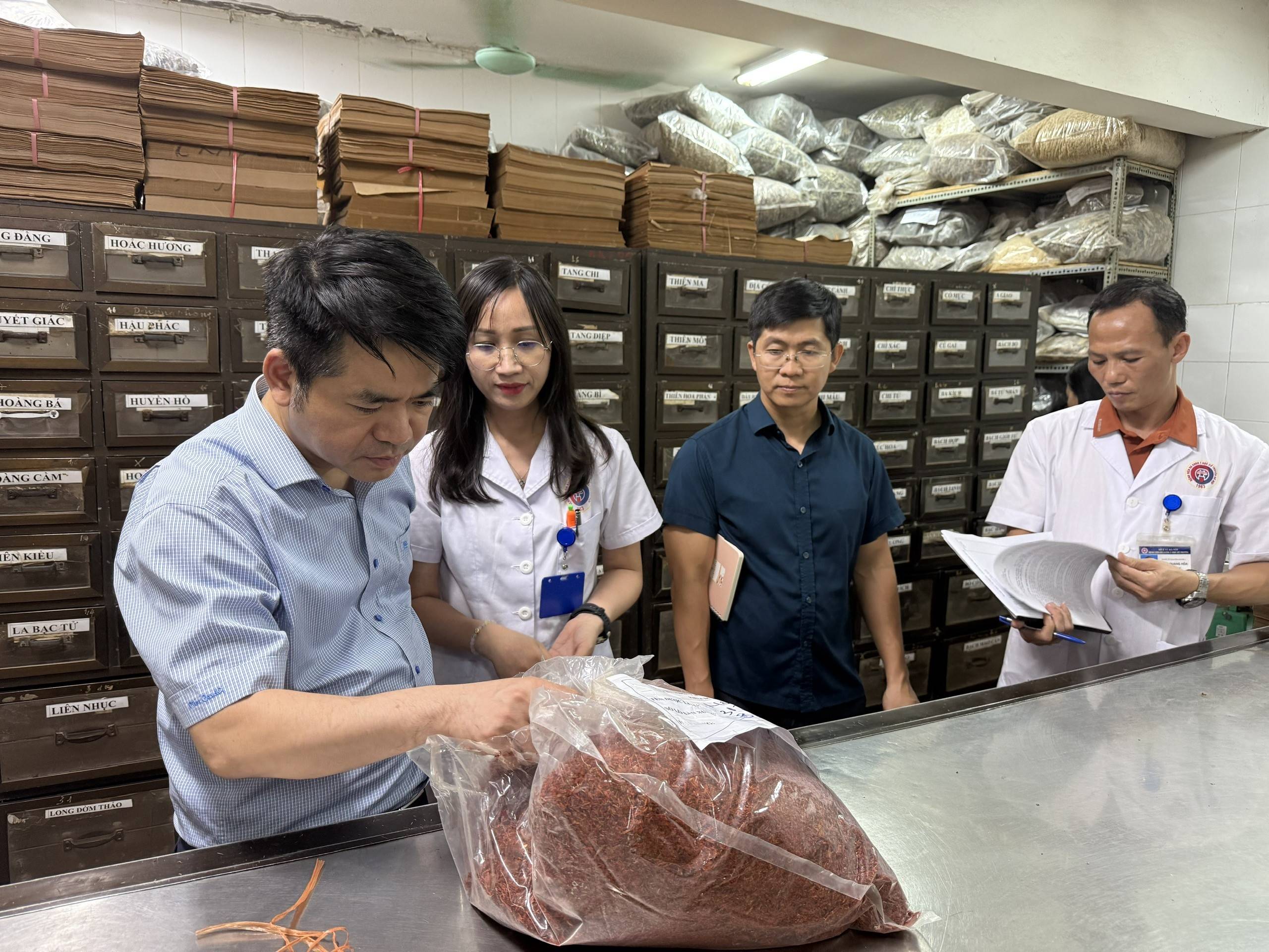 Bộ Y tế mở đợt rà soát toàn quốc hoạt động kinh doanh dược liệu