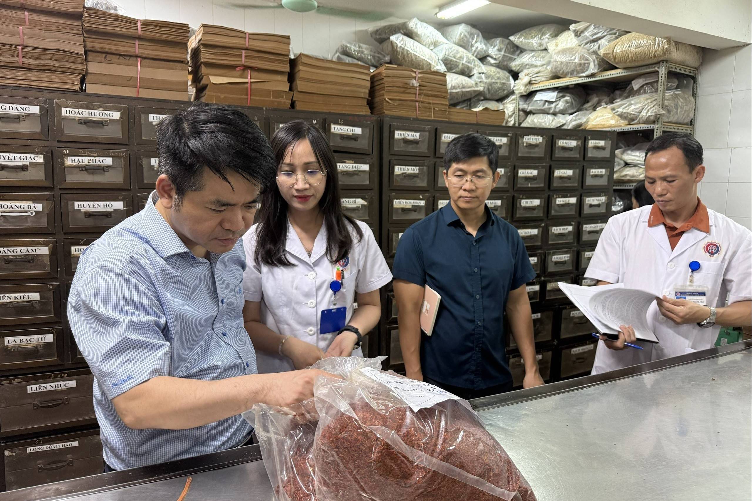Bộ Y tế mở đợt rà soát toàn quốc hoạt động kinh doanh dược liệu
