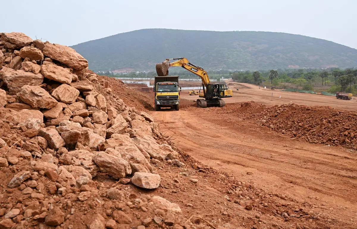 Việc thi công cho dự án trung tâm dữ liệu đang được tiến hành khẩn trương