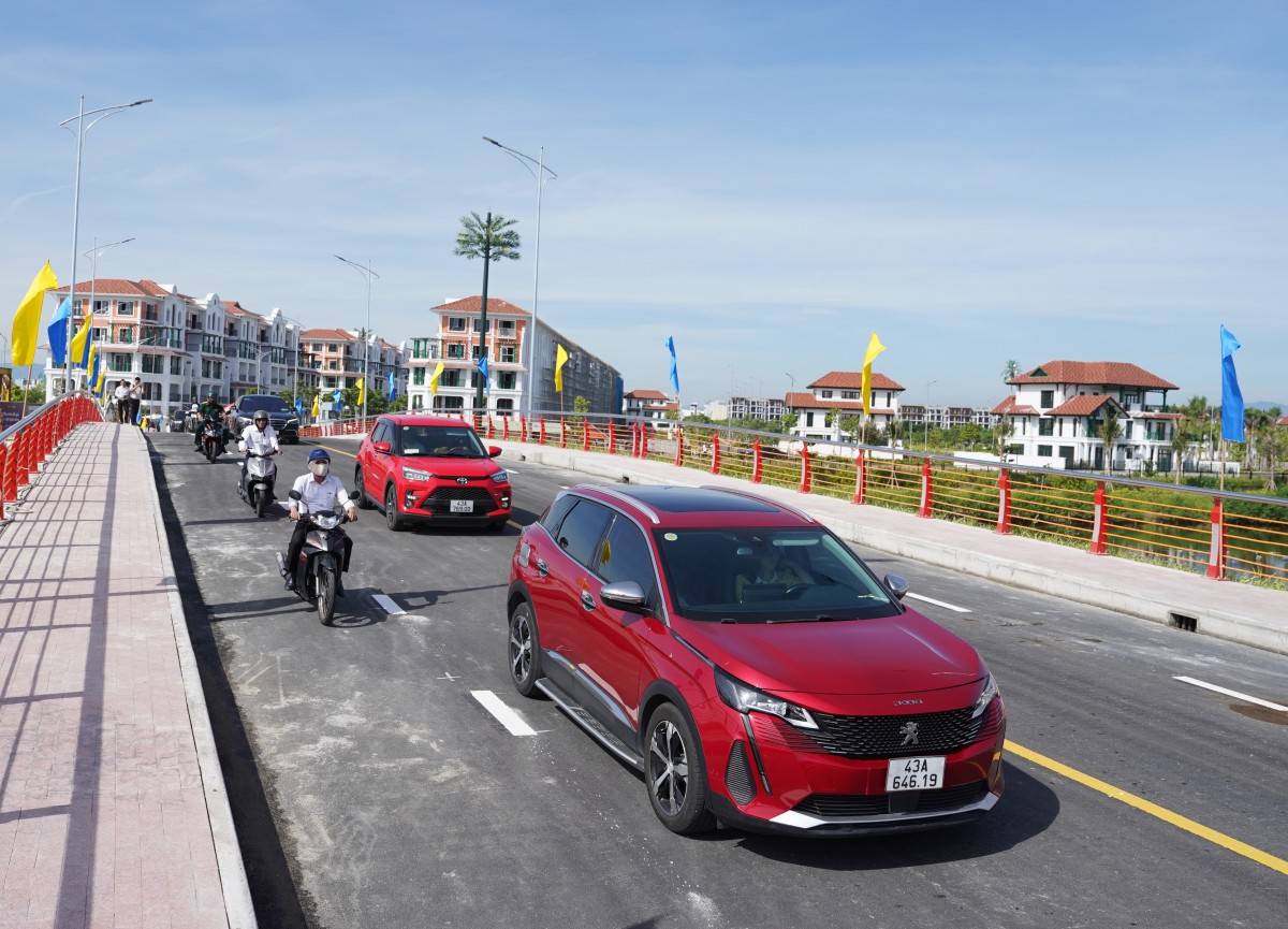 Tuyến giao thông huyết mạch cầu Đồng Nò 2 chính thức thông xe, rút ngắn đáng kể khoảng cách từ khu vực phía Nam về trung tâm thành phố. Ảnh: Ánh Dương.