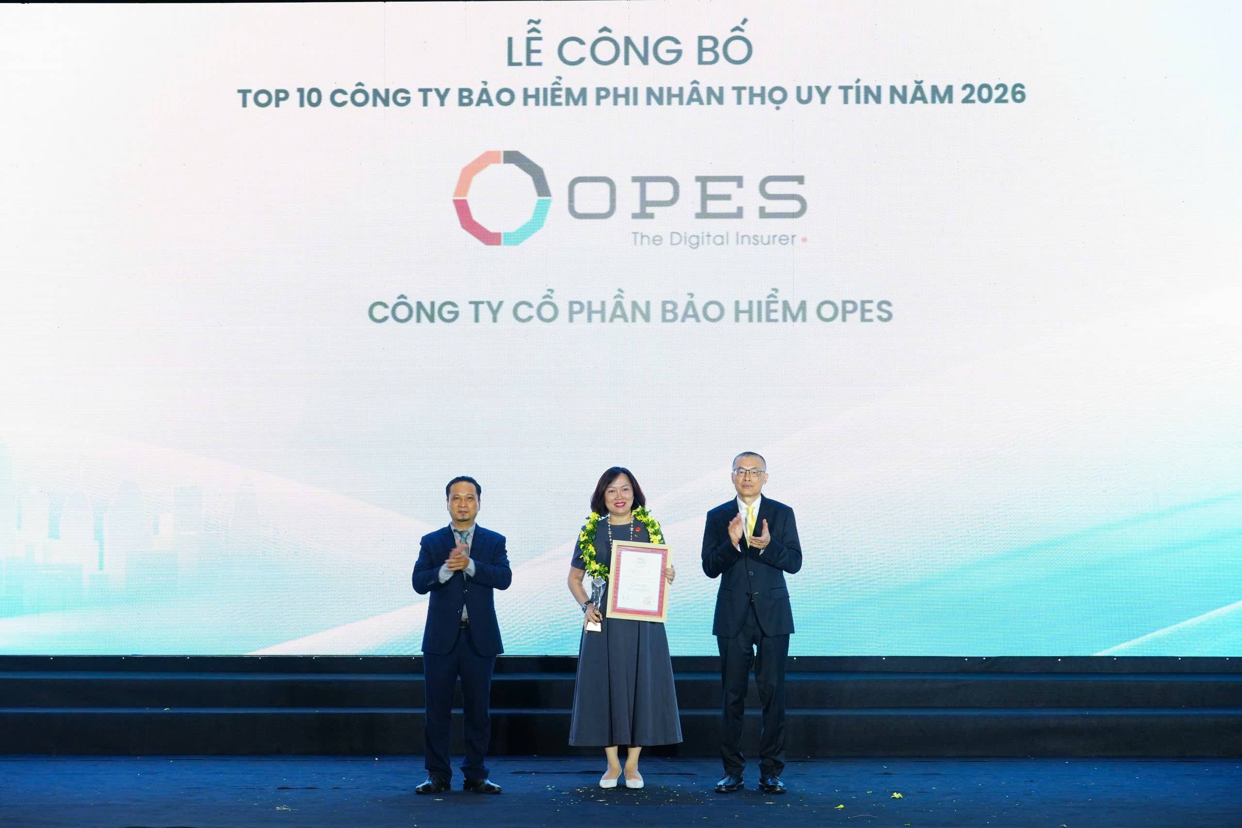 Đại diện Bảo hiểm OPES tại Lễ công bố Top 10 Công ty Bảo hiểm phi nhân thọ uy tín Việt Nam 2026.