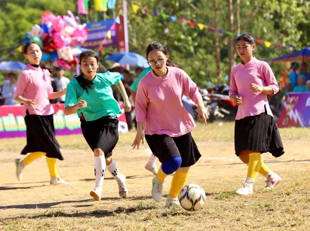 Lào Cai gọi mùa hội: Rộn ràng sân cỏ, đắm say sắc màu bản làng