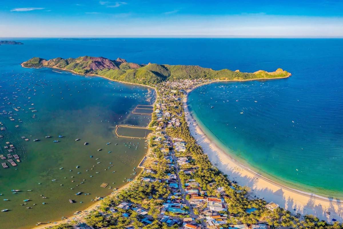 Việc phát triển kinh tế biển, đặc biệt là trong bối cảnh gắn với đảm bảo quốc phòng an ninh, luôn được Đảng ta quan tâm, chỉ đạo xuyên suốt, ngày càng mở rộng về số lượng và chất lượng.