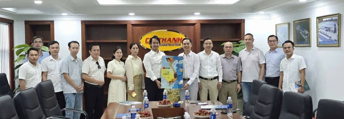 Công Ty Cổ Phần Xây Dựng Công Nghiệp Chí Thành được chuyển đổi từ Công ty TNHH Sản Xuất Xây Dựng - Thương Mại Chí Thành. Đơn vị được thành lập từ năm 2007, trong những năm qua cùng với niềm tin hợp tác chân thành của Quý khách hàng và sự năng động, sáng tạo của Ban Tổng Giám Đốc cùng toàn thể CBCNV, Công ty đã khẳng định vị thế trong lĩnh vực xây dựng với các dự án lớn tại khu vực phía Nam.