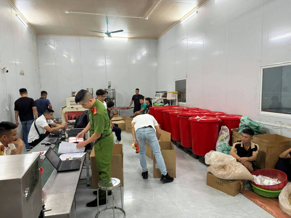 Phú Thọ: Khởi tố 21 bị can, bán hơn 5.400 đơn “Xương khớp bà Sáu”