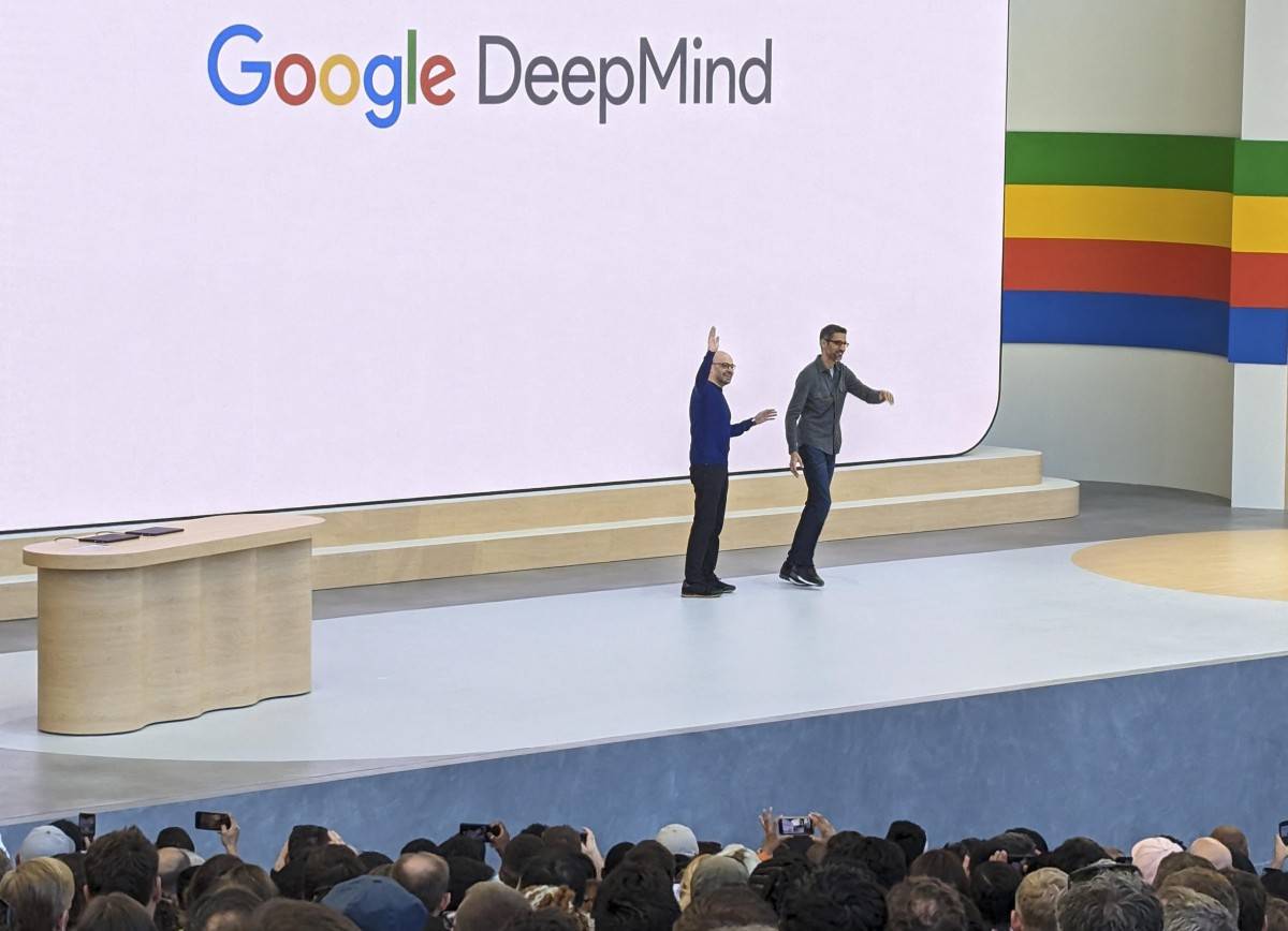 Demis Hassabis phát biểu tại một sự kiện của Google DeepMind.
