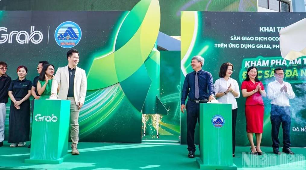 Lễ khai trương Sàn giao dịch “OCOP - Đặc sản Đà Nẵng” trên ứng dụng Grab, đồng thời công bố mô hình “Chợ Cồn chuyển đổi số”. (Ảnh: TÙNG LÂM)