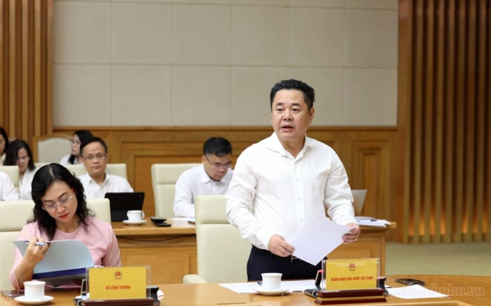 Phó Thống đốc Ngân hàng Nhà nước (NHNN) Nguyễn Ngọc Cảnh cho biết, năm 2026, Ngân hàng Nhà nước định hướng tăng trưởng tín dụng toàn hệ thống khoảng 15% và sẽ điều chỉnh phù hợp với tình hình thực tế, đồng thời bảo đảm kiểm soát lạm phát, ổn định kinh tế vĩ mô và an toàn hệ thống.