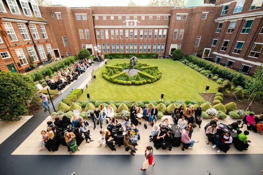 Regent's London, một trong những trường đại học tư nhân nổi tiếng ở Anh, được 