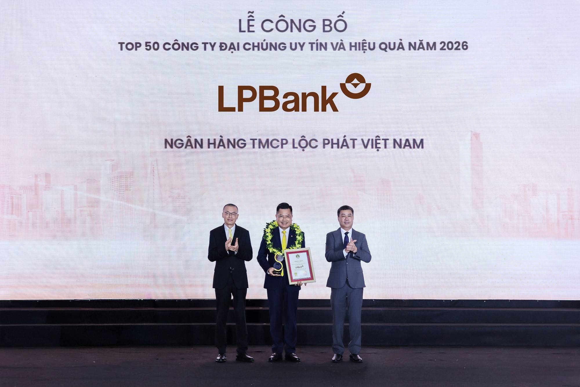 LPBank thăng hạng mạnh trên hai bảng xếp hạng uy tín hàng đầu Việt Nam