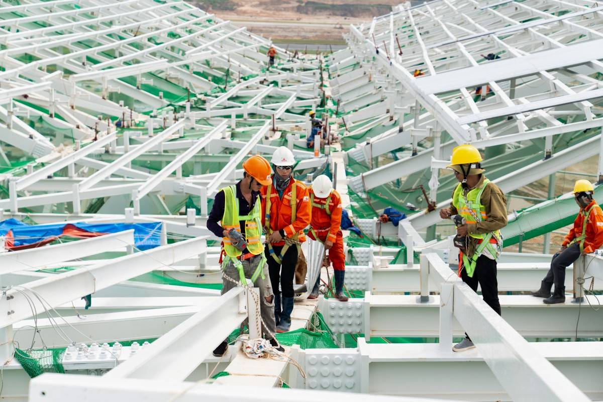 Đại công trường sân bay Phú Quốc: 5 tháng dựng “cánh Phượng hoàng lửa”, tăng tốc xuyên mùa mưa để cán mốc vận hành từ tháng 4/2027