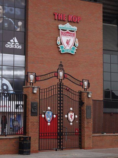 Tỷ phú Jeff Bezos bất ngờ xuất hiện trong thương vụ hơn 6 tỷ USD liên quan Liverpool