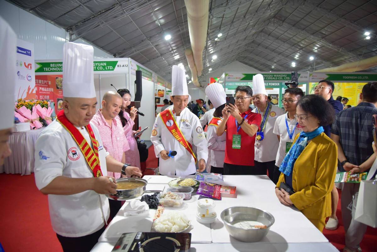 Đầu bếp Việt - Trung giao lưu, sáng tạo hương vị mới