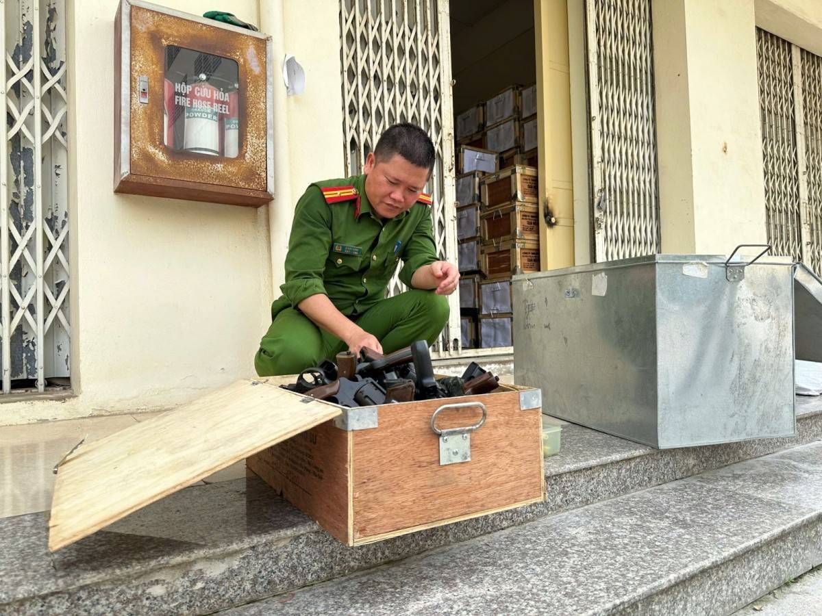 Công an Thanh Hóa tiêu hủy hàng nghìn khẩu súng và công cụ hỗ trợ
