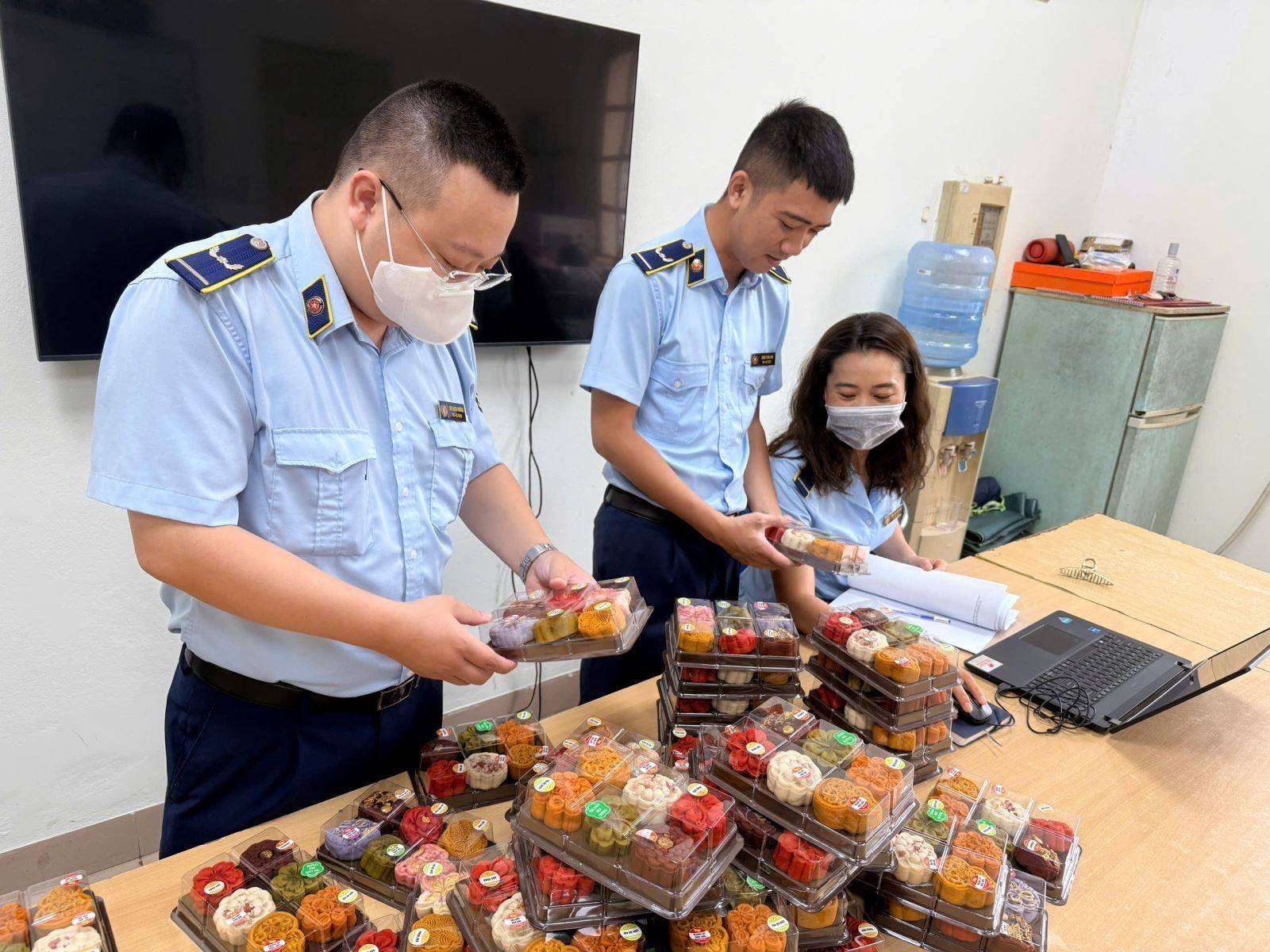 Hà Nội đưa bánh Trung thu vào 