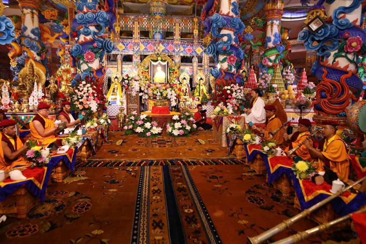 Sáng 12/8, Tăng đoàn Drukpa cử hành lễ khai đàn Pháp hội Tri ân - Báo ân mùa Vu lan tại Bảo tháp Mandala Tây Thiên. Ảnh: Drukpa VN