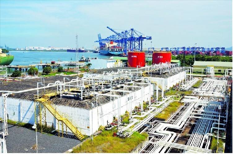 Có thể định nghĩa về doanh nghiệp lớn như sau: Doanh nghiệp lớn là doanh nghiệp hoạt động trong các lĩnh vực trọng yếu của nền kinh tế, có tổng nguồn vốn từ 50 tỷ đồng trở lên và tổng lao động làm việc tại doanh nghiệp là trên 200 lao động.