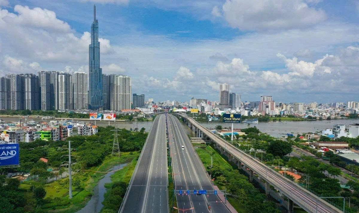 TP. HCM sẽ triển khai cao điểm “150 ngày đêm”, tập trung tháo gỡ những điểm nghẽn đang cản trở dòng vốn, hoạt động sản xuất - kinh doanh và tiến độ các dự án.