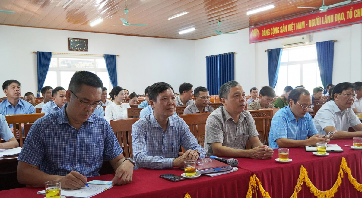 Cử tri Quảng Trị kiến nghị nhiều vấn đề về đất đai, hạ tầng và an sinh xã hội
