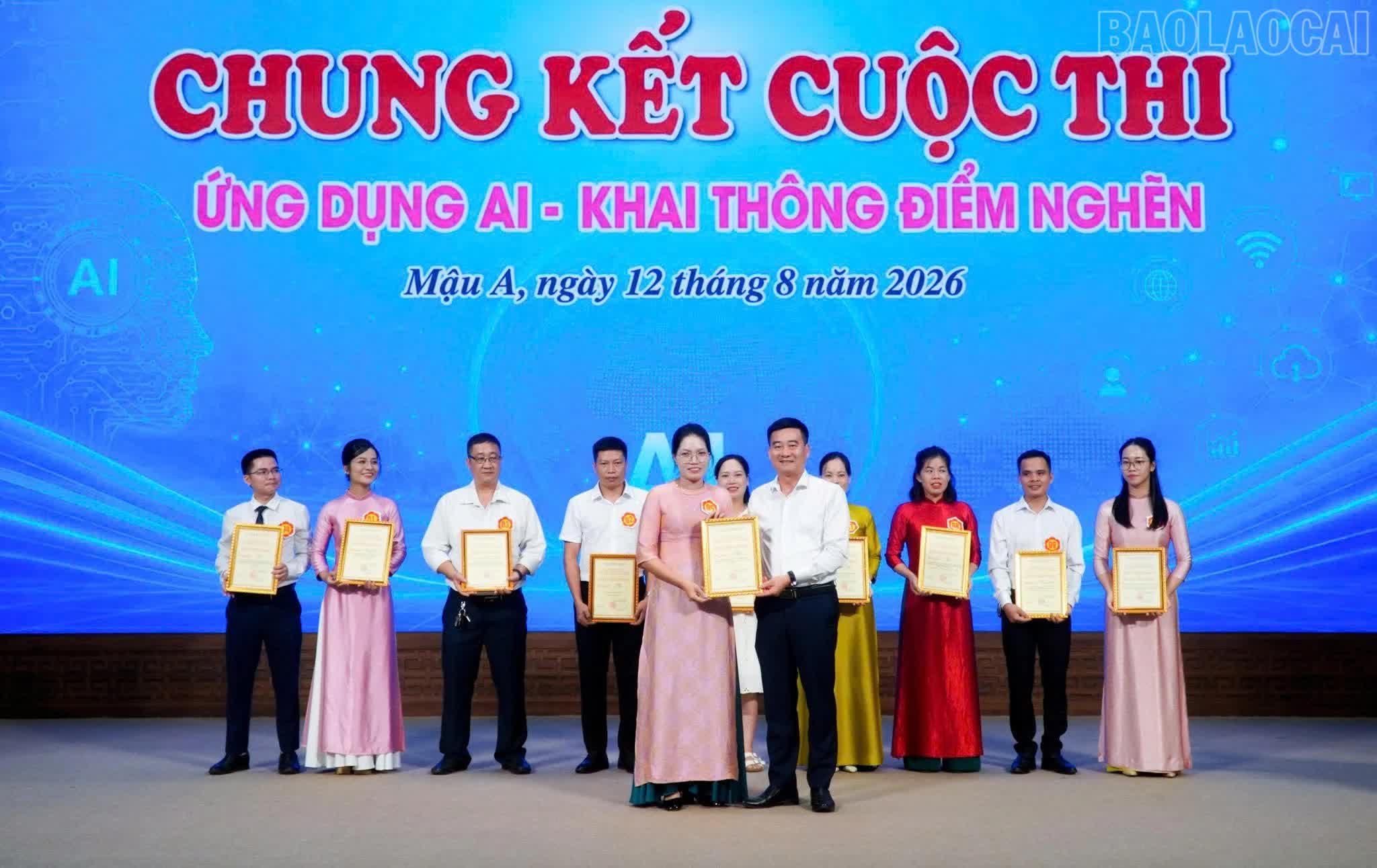 Giải Nhất được trao cho tác giả Mai Thị Là với tác phẩm “Ứng dụng Trợ lý số AI ‘Hiếu Nghĩa’ để số hóa hồ sơ và hỗ trợ thủ tục an sinh cho người có công tại xã Mậu A”