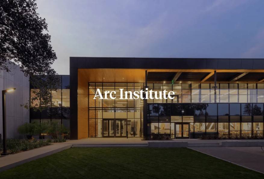 Arc Institute, tổ chức nghiên cứu y sinh phi lợi nhuận mà Patrick Collison đồng sáng lập cùng vợ và tham gia cùng Mark Zuckerberg, phản ánh triết lý đầu tư dài hạn vào khoa học cơ bản của người đàn ông không bao giờ chỉ nghĩ đến lợi nhuận ngắn hạn.