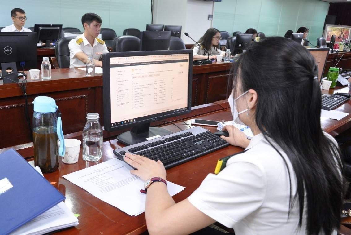 Nới điều kiện tạm hoãn xuất cảnh cho người nợ thuế