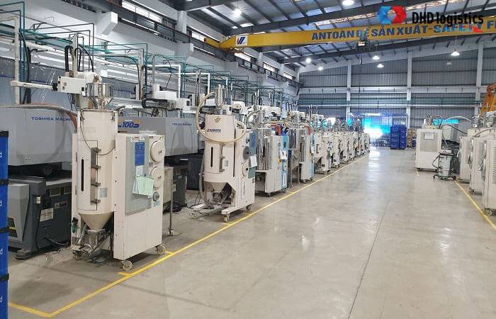 Máy móc thiết bị trong sản xuất là những thiết bị với mục đích hỗ trợ cho việc sản xuất của các doanh nghiệp. Máy móc thiết bị là một trong những nhóm đứng đầu trong các nhóm hàng hóa được nhập khẩu vào Việt Nam. Nhập khẩu máy móc thiết bị được nhập từ nhiều quốc gia với nhiều loại máy móc nhiều chức năng và công suất khác nhau.