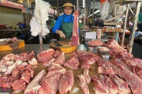 Giá heo hơi giảm, nhập khẩu thịt tăng mạnh: Áp lực mới với chăn nuôi