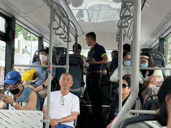 TP.HCM cấp thẻ đi xe buýt miễn phí, tiến tới đi xe buýt bằng căn cước hoặc  VNeID