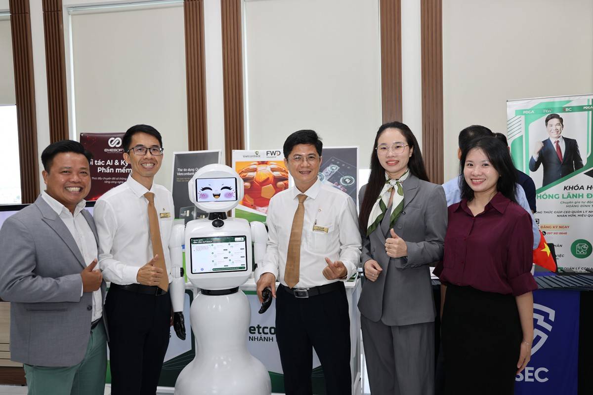 Diễn đàn doanh nghiệp sản xuất Bình Dương 2026 và mô hình số hóa vận hành với robot lễ tân
