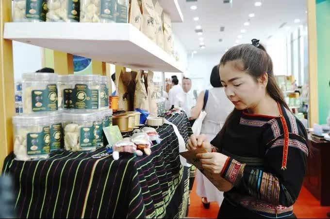 Từ sản vật địa phương đến chuỗi giá trị liên vùng