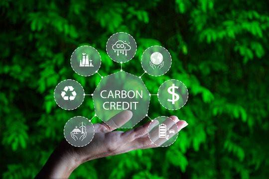 Việc giảm phát thải khí nhà kính đang là một trong những mục tiêu quan trọng của các quốc gia và doanh nghiệp. Trong đó, tín chỉ carbon nổi lên như một giải pháp hiệu quả, giúp các doanh nghiệp bù đắp lượng phát thải và thúc đẩy các dự án phát triển bền vững. Tại Việt Nam, thị trường tín chỉ carbon đang dần phát triển, mở ra nhiều cơ hội trong công cuộc chuyển đổi sang nền kinh tế xanh.