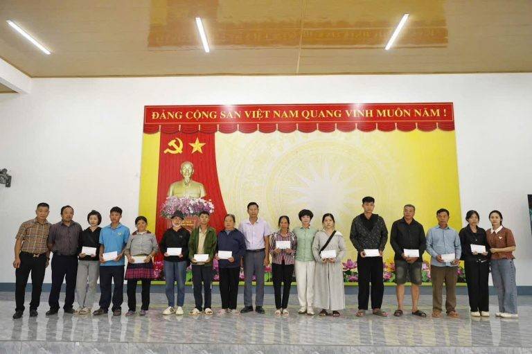 Nghĩa tình doanh nghiệp ngành du lịch Lào Cai đến với vùng lũ Mường Than, Lai Châu