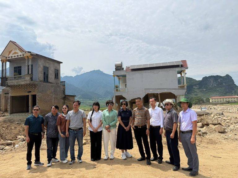 Nghĩa tình doanh nghiệp ngành du lịch Lào Cai đến với vùng lũ Mường Than, Lai Châu