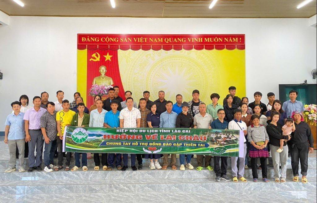 Nghĩa tình doanh nghiệp ngành du lịch Lào Cai đến với vùng lũ Mường Than, Lai Châu