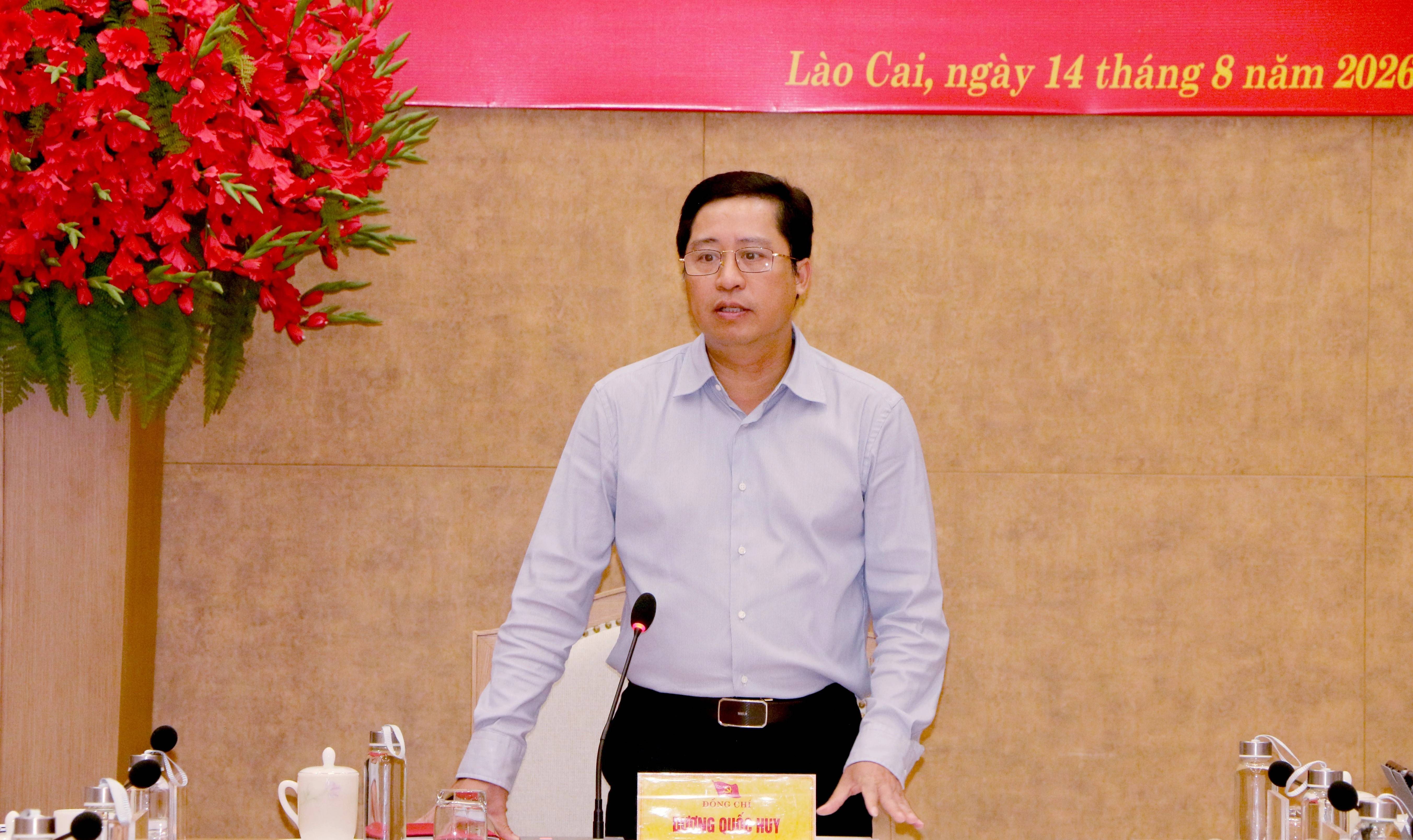 Phát biểu kết luận phiên họp, Bí thư Tỉnh ủy Dương Quốc Huy nhấn mạnh yêu cầu đổi mới mạnh mẽ tư duy, chuyển từ “quản lý văn hóa” sang “quản trị và phát triển văn hóa”.