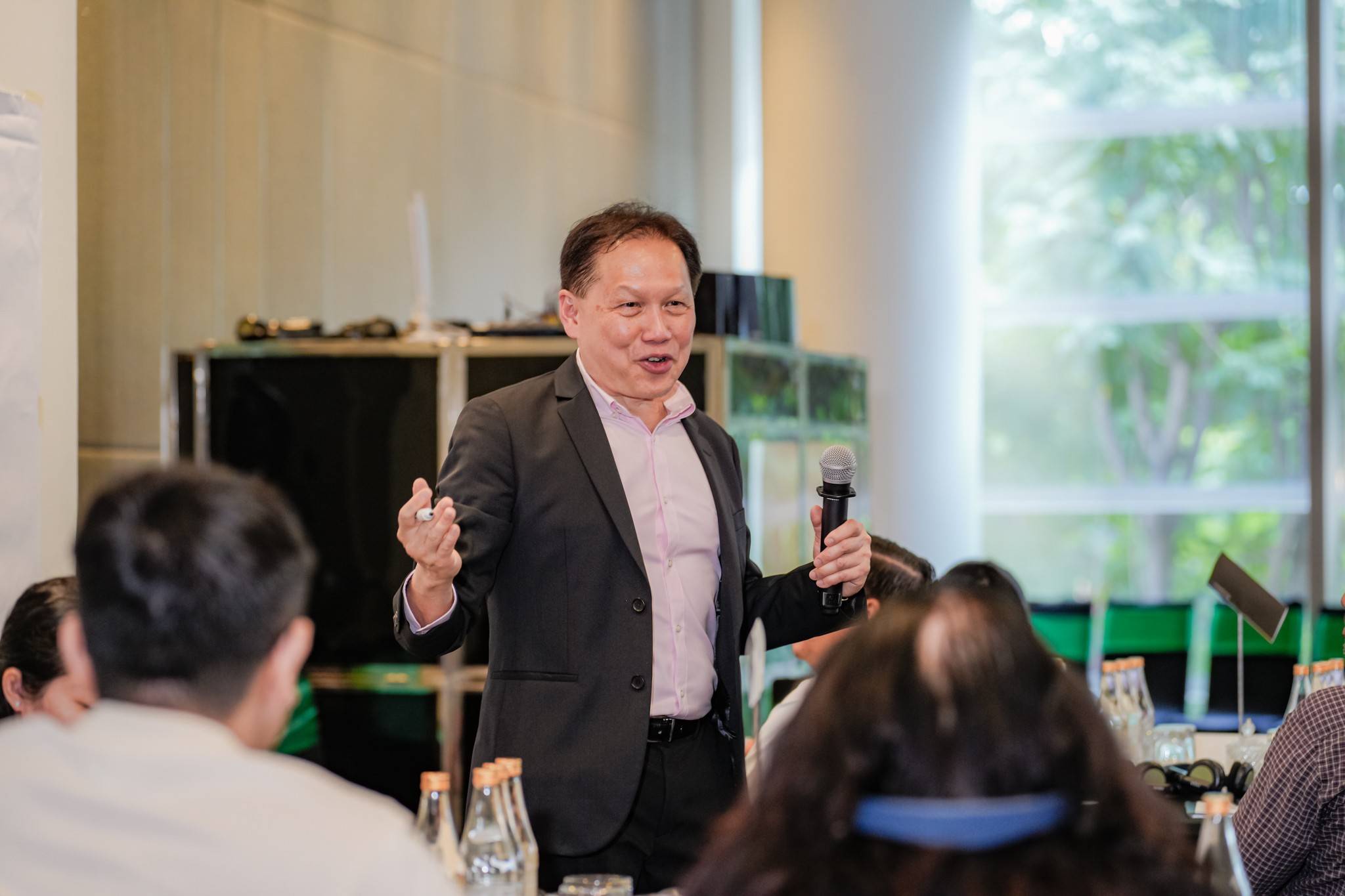 Giáo sư Quý Huy – Giáo sư Chiến lược tại INSEAD