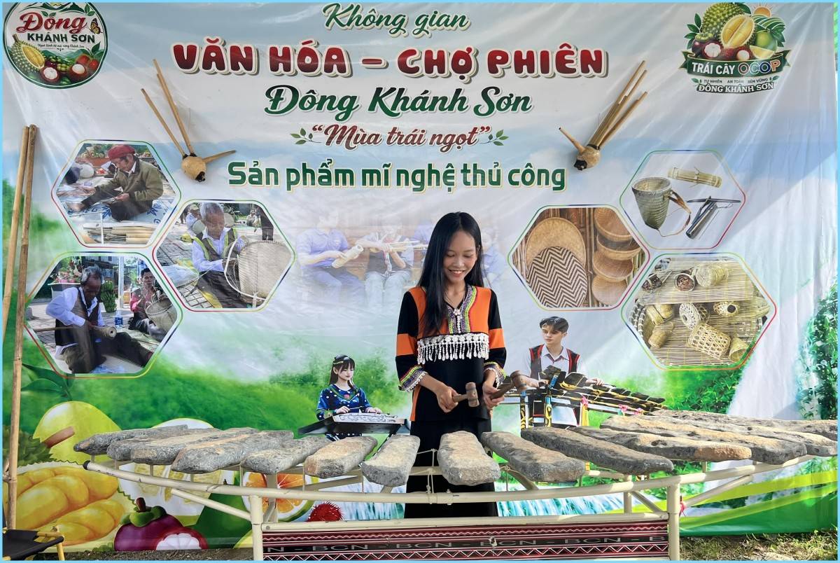 Chợ phiên “Mùa trái ngọt Đông Khánh Sơn” không gian văn hóa đồng bào Raglai thu hút cả ngàn du khách