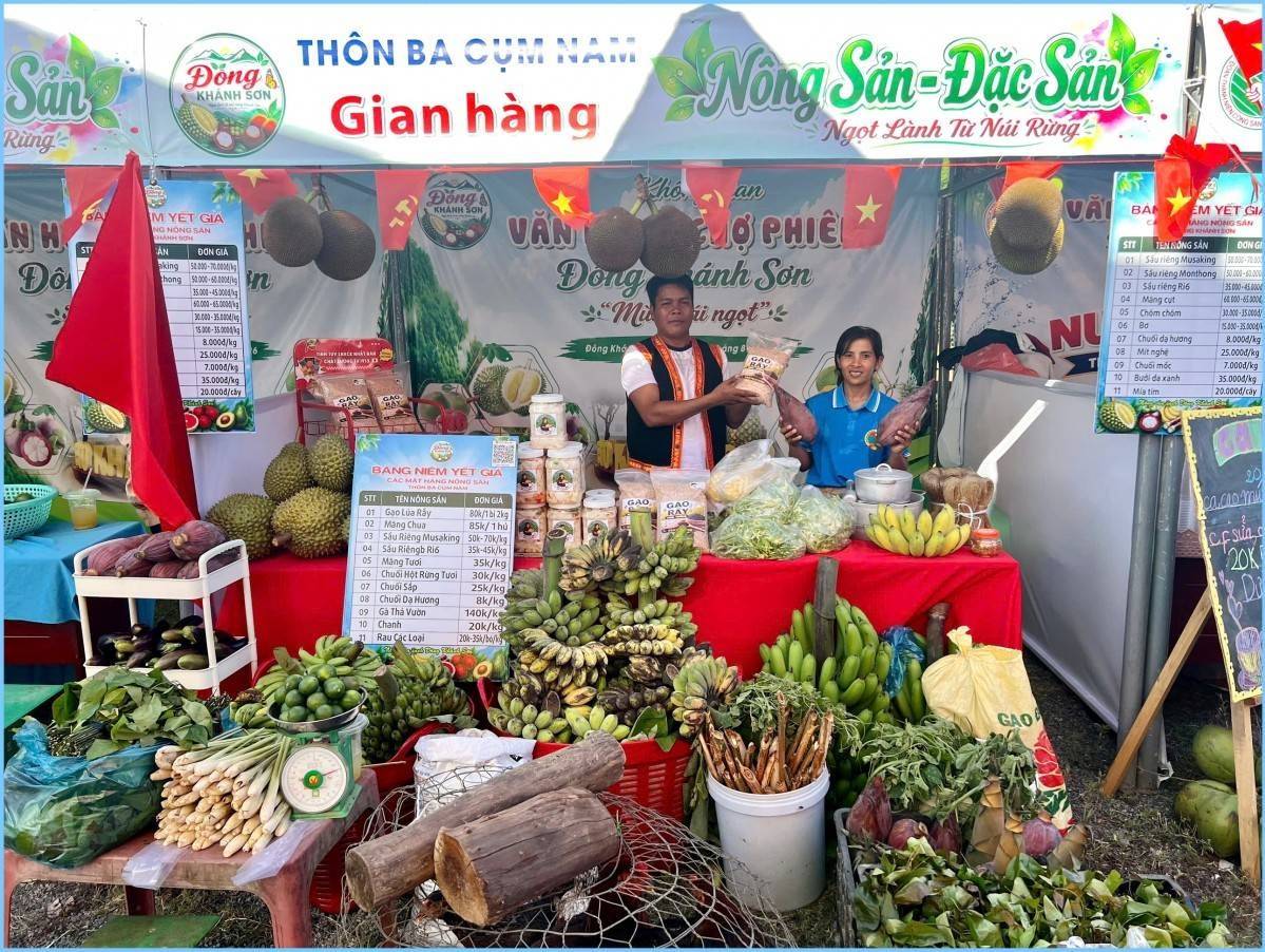 Chợ phiên “Mùa trái ngọt Đông Khánh Sơn” không gian văn hóa đồng bào Raglai thu hút cả ngàn du khách